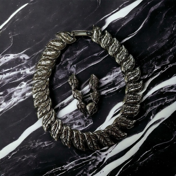 Vtg Signed Butler Fifth Avenue Collection Silver Tone Leaf Necklace & Earrings - Picture 1 of 16